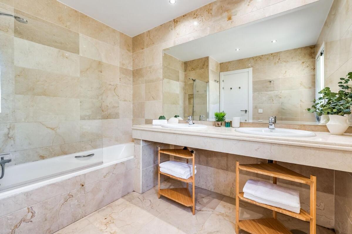 New Spacious Townhouse In Appartamento Marbella